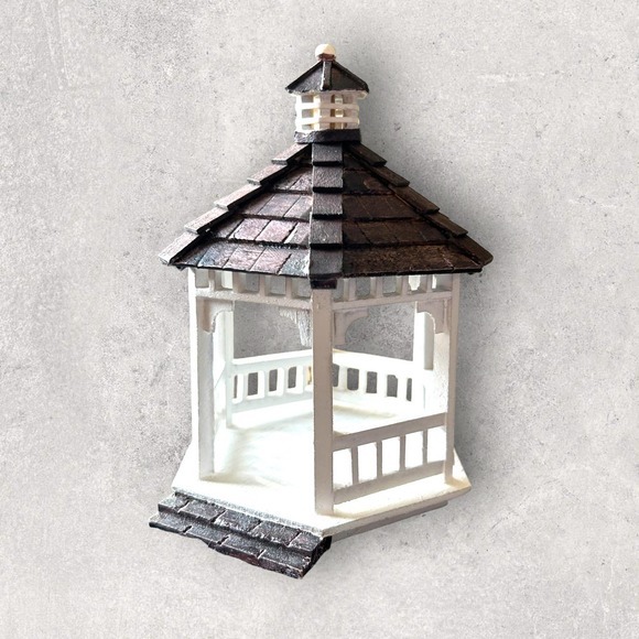 Lemax 2002 Village Collection Round Wooden Gazebo‎ - Picture 2 of 8